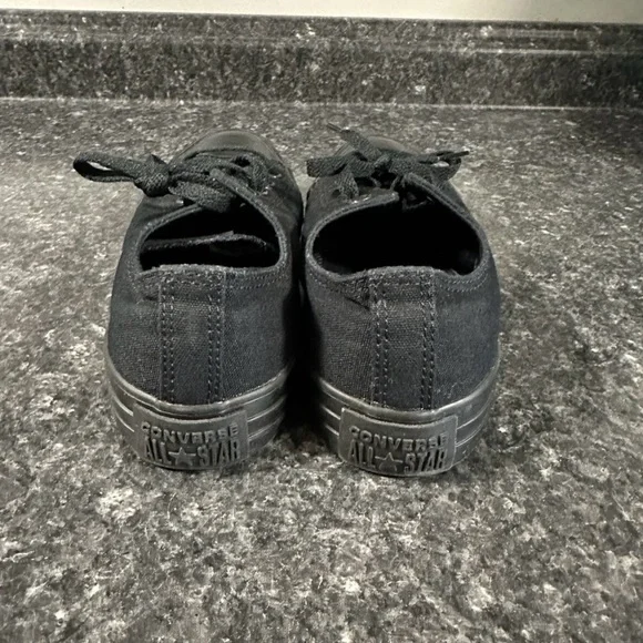 Converse Black Low Top Sneakers Women’s Size 7 Men’s Size 5 - Picture 8 of 8